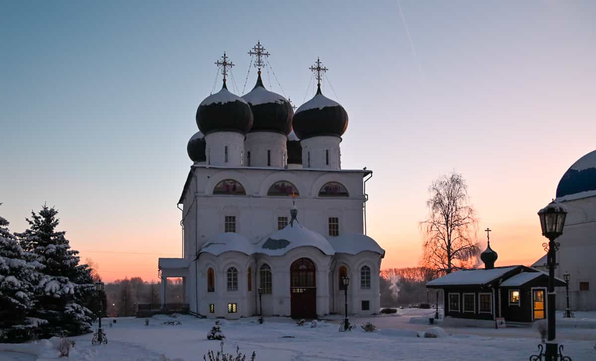 В Свято-Успенском кафедральном соборе Трифонова мужского монастыря совершилась Божественная литургия