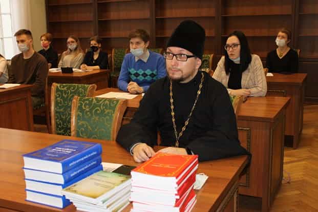 15 февраля 2022 года преподаватели Вятского Духовного училища приняли участие в межвузовской научной студенческой конференции «Судьбы вятского духовенства»