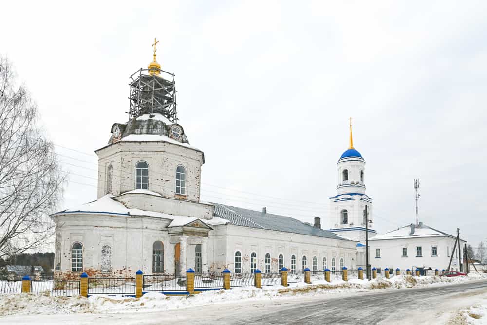 В Покровском храме освящен иконостас