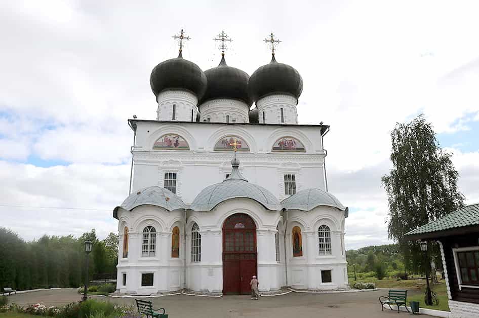 Празднование памяти святых первоверховных апостолов Петра и Павла