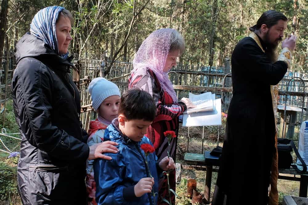 В праздник жен мироносиц по Святым местам г. Вятки