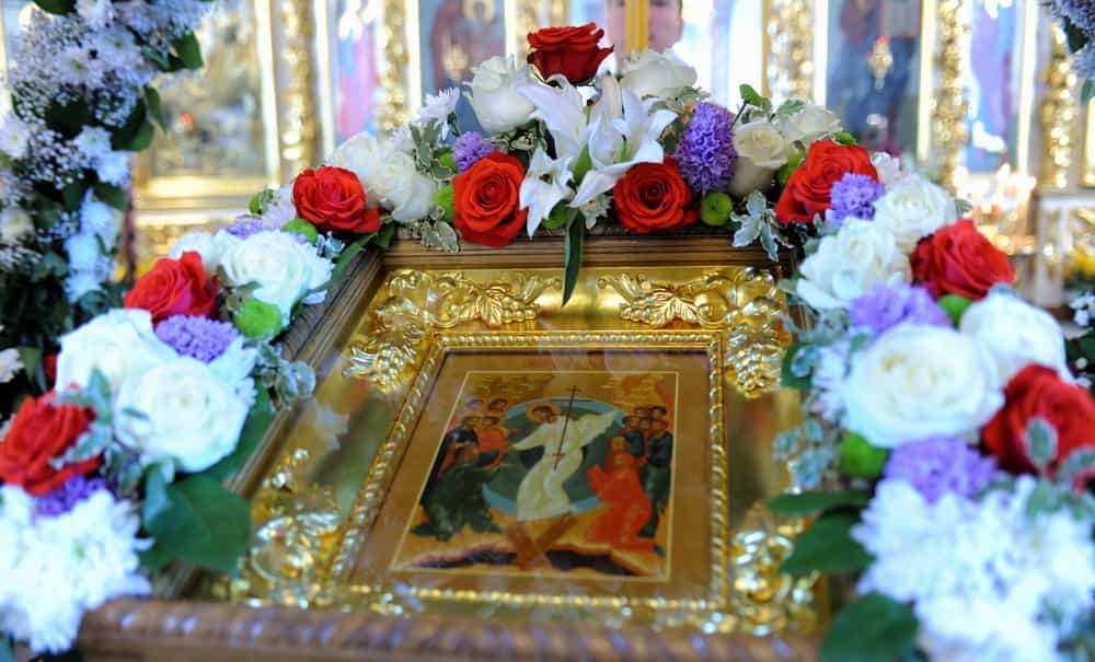 Пасхальная Великая вечерня в Успенском кафедральном соборе в Кирове