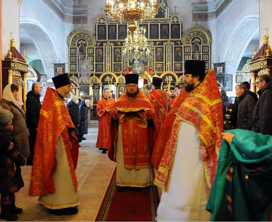 В Неделю 2-ю по Пасхе митрополит Вятский и Слободской Марк совершил Литургию в Свято-Серафимовском соборе города Кирова