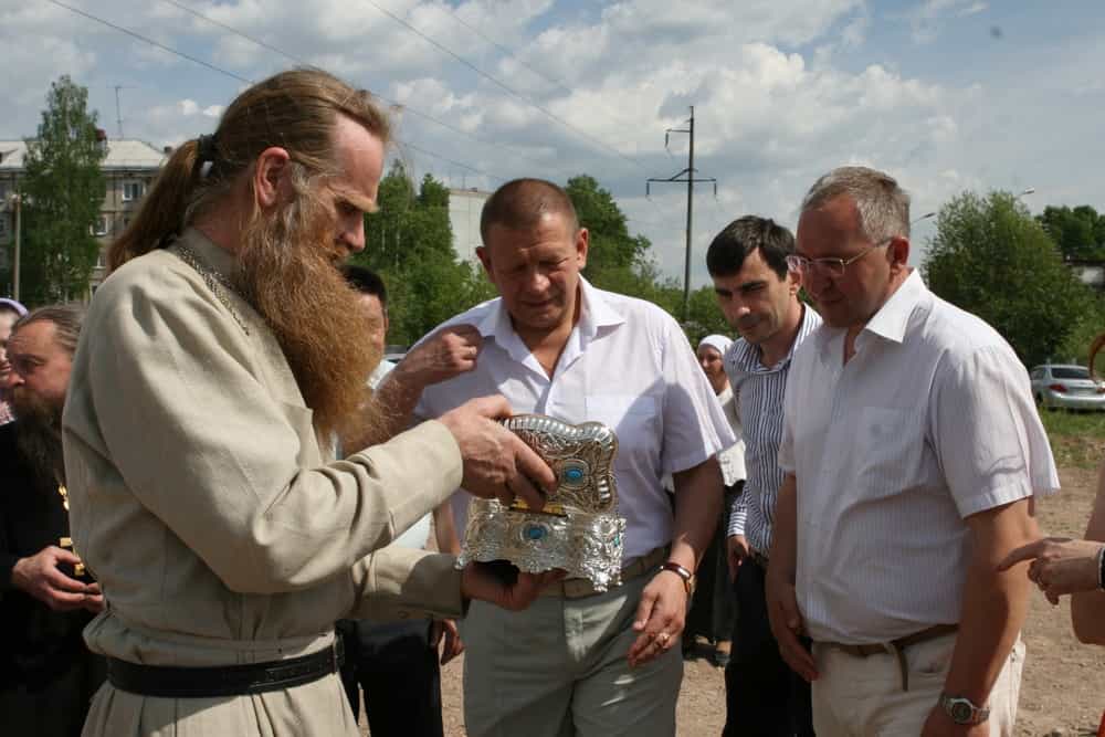 В п. Домостроитель совершен Чин освящения основания храма в честь святителя Николая Чудотворца