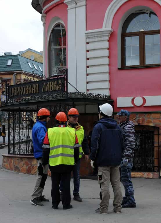 Митрополит Марк возглавил чин освящения колоколов на Спасский собор города Кирова