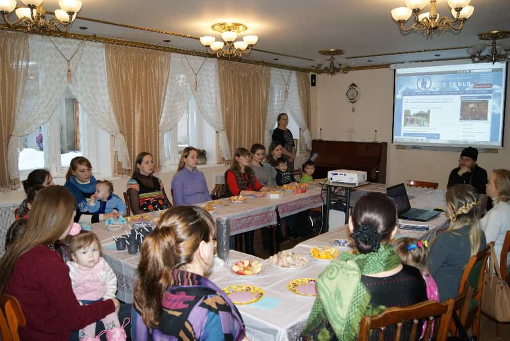 В День мамы Центр «Моя семья» провел праздник «Счастливое ожидание»