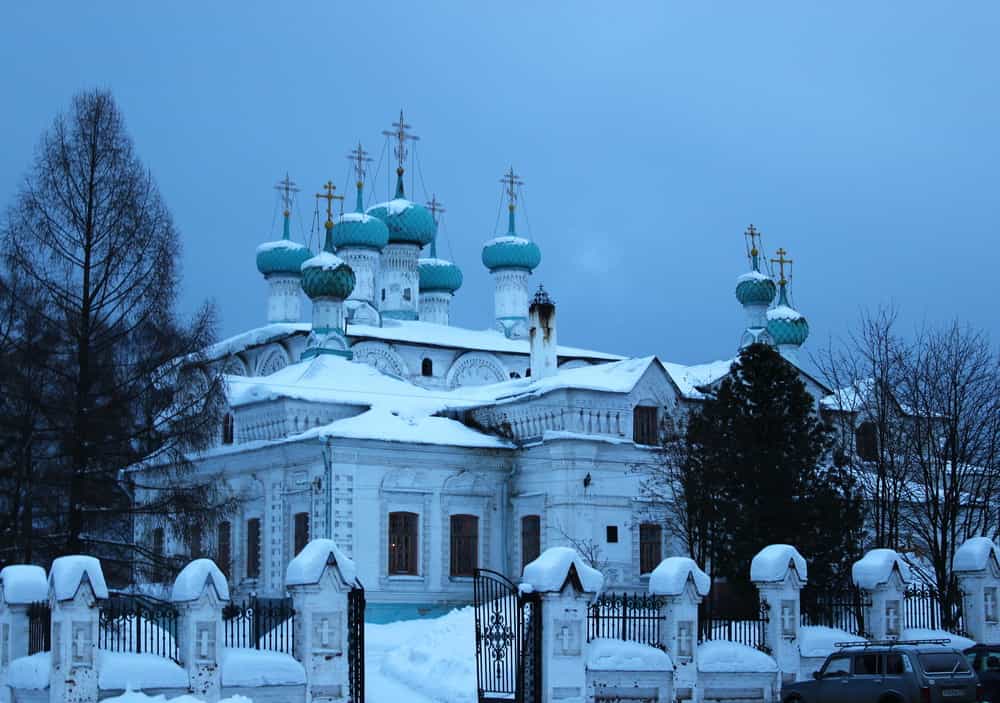 Архиерейское Рождественское богослужение в кафедральном Екатерининском соборе города Слободского