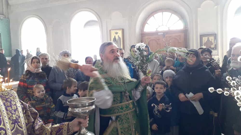 В праздник Вербного Воскресенья паломники посетили Великорецкое подворье