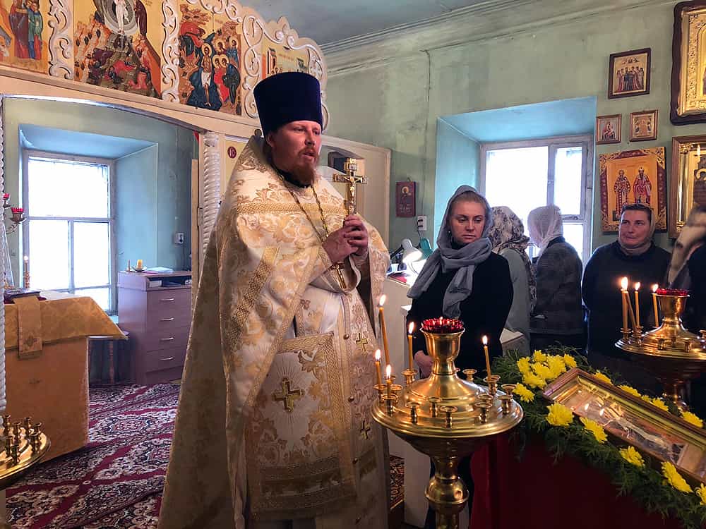 В Троицком храме пгт Верхошижемье молитвенно поминали почившего год назад иерея Владимира Холманских