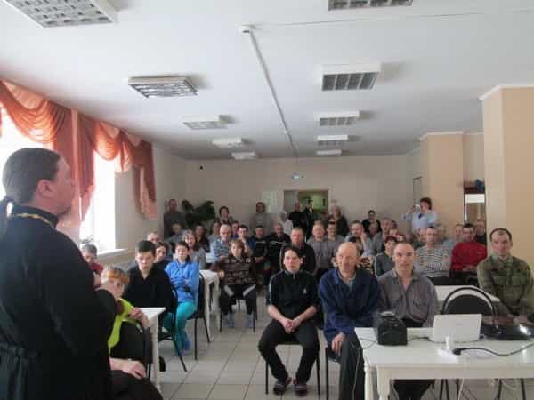 Волонтеры студии «БлагоДать» рассказали воспитанникам Подлевского психоневрологического интерната о празднике Благовещения Пресвятой Богородицы