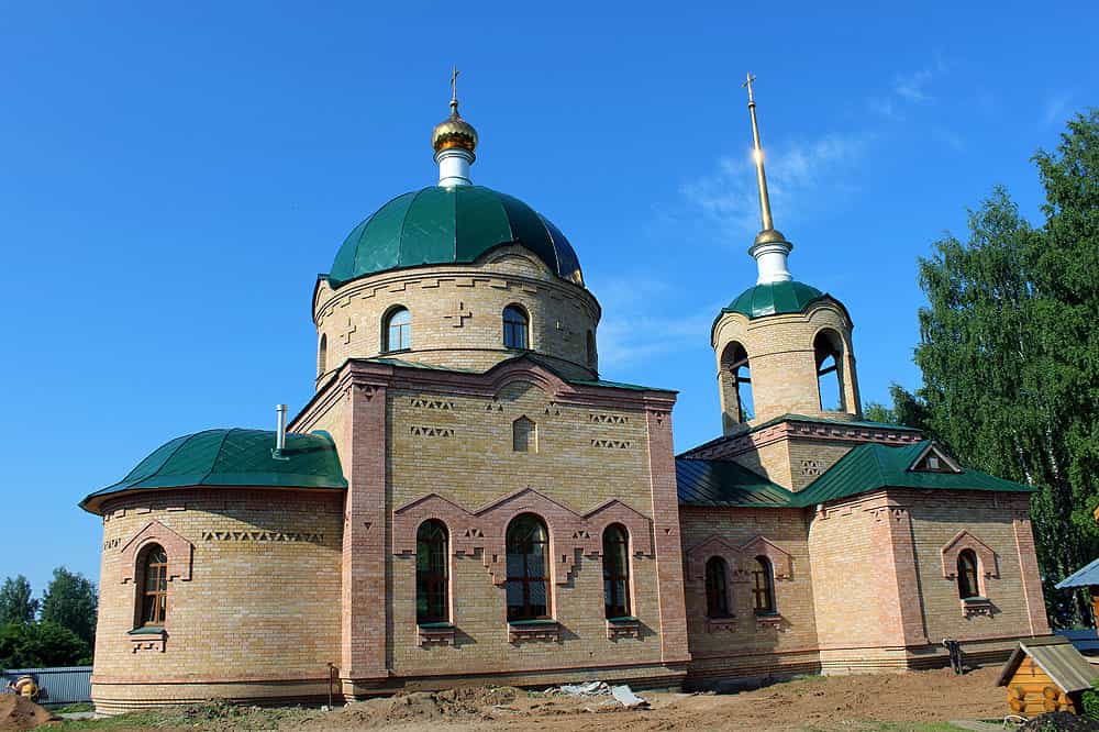 Митрополит Марк возглавил первую Литургию в храме в честь святого великомученика Георгия Победоносца поселка Юрья