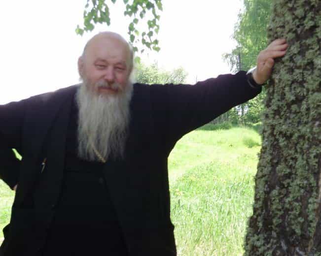 С палкой на атеиста