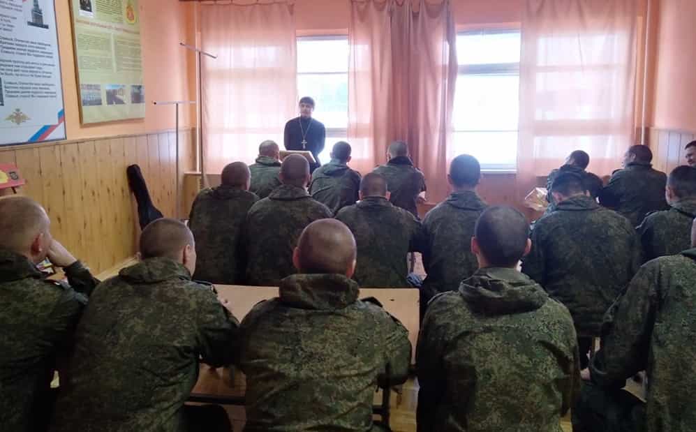Духовное окормление военнослужащих: разговор о молитве и вере в Бога