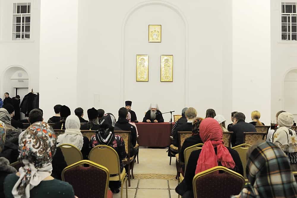 Митрополит Марк встретился с православной молодежью Вятки