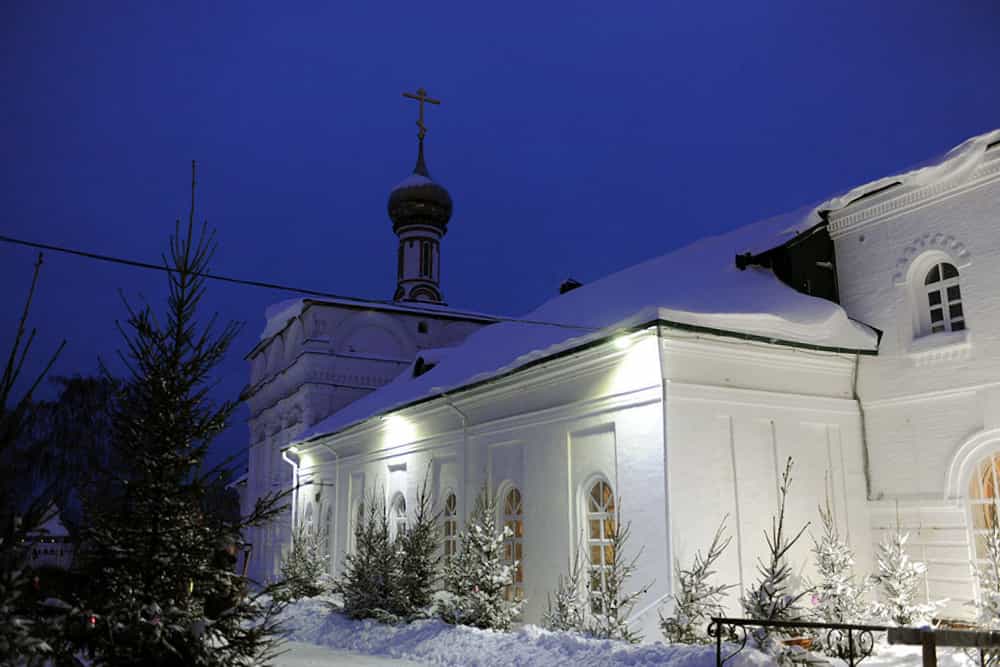 В свой День тезоименитства митрополит Вятский и Слободской Марк совершил Божественную литургию в Преображенском женском монастыре города Кирова