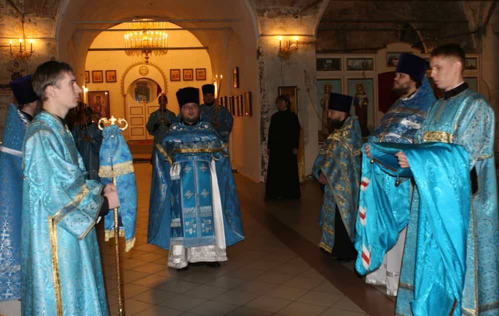 Архиерейское служение и открытие главного придела в Царево-Константиновской Знаменской церкви в Престольный праздник