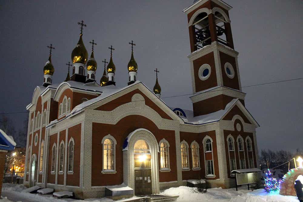 Торжественное богослужение в храме в честь иконы Божией Матери «Всех скорбящих Радость»