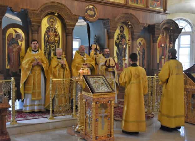 В Московском представительстве Православной Церкви в Америке молитвенно почтили память русских и американских святых