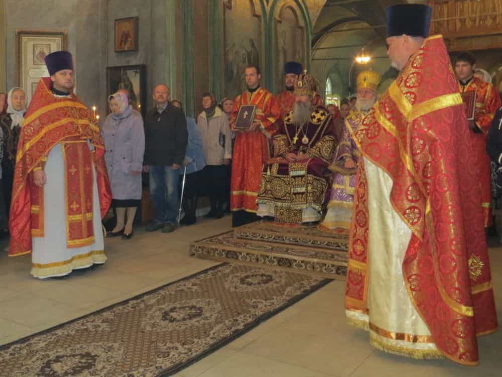 Служение двух архиереев в храме Иоанна Предтечи