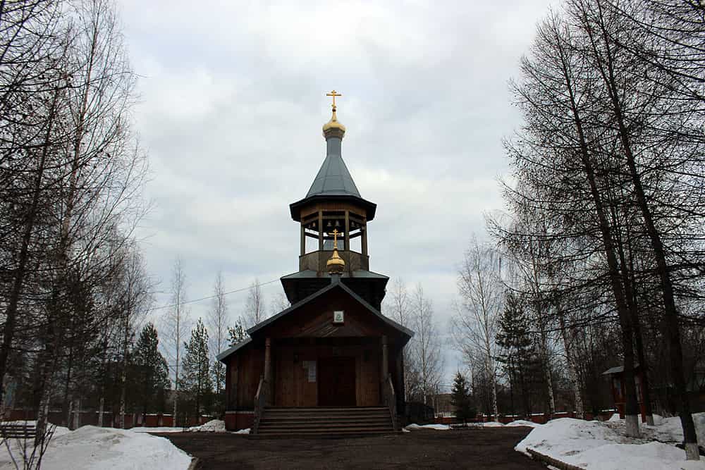 Накануне праздника Похвала Пресвятой Богородицы митрополит Марк возглавил Утреню с чтением Акафиста Божией Матери в Казанском храме поселка Лянгасово