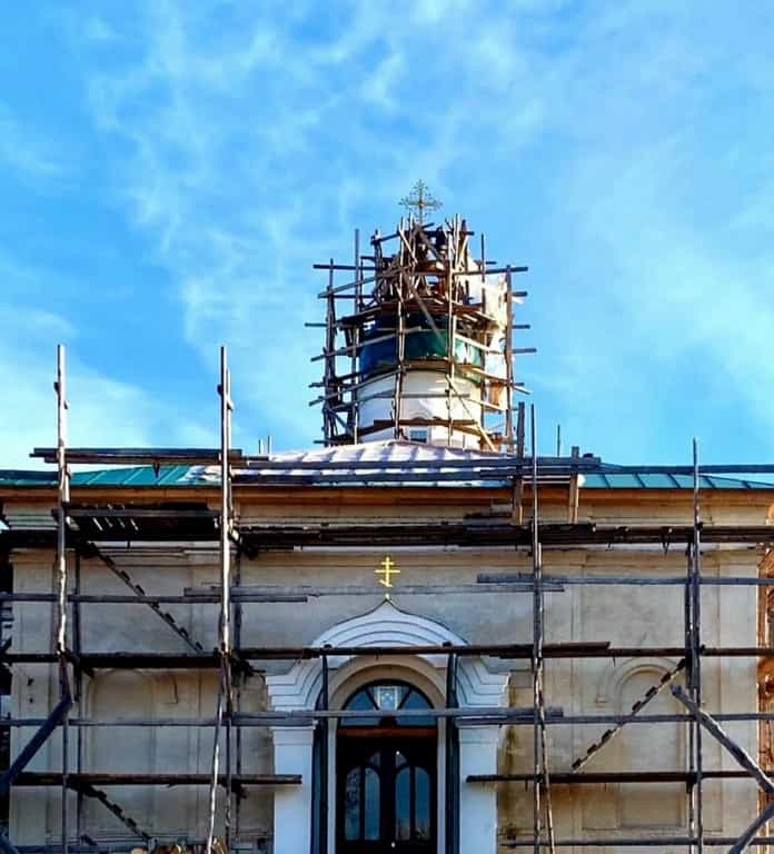 Освящение и установка креста на купол Троицкой церкви села Мокино