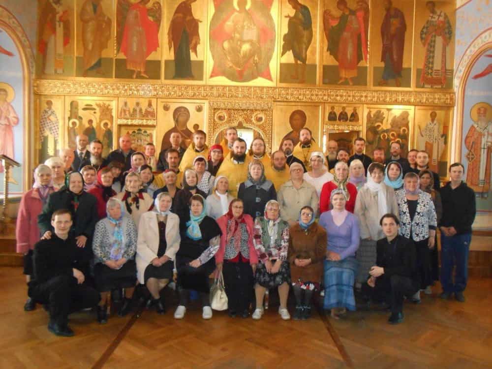 Священник Вятской Епархии получил сертификат об окончании первого модуля Курса Жестовой речи