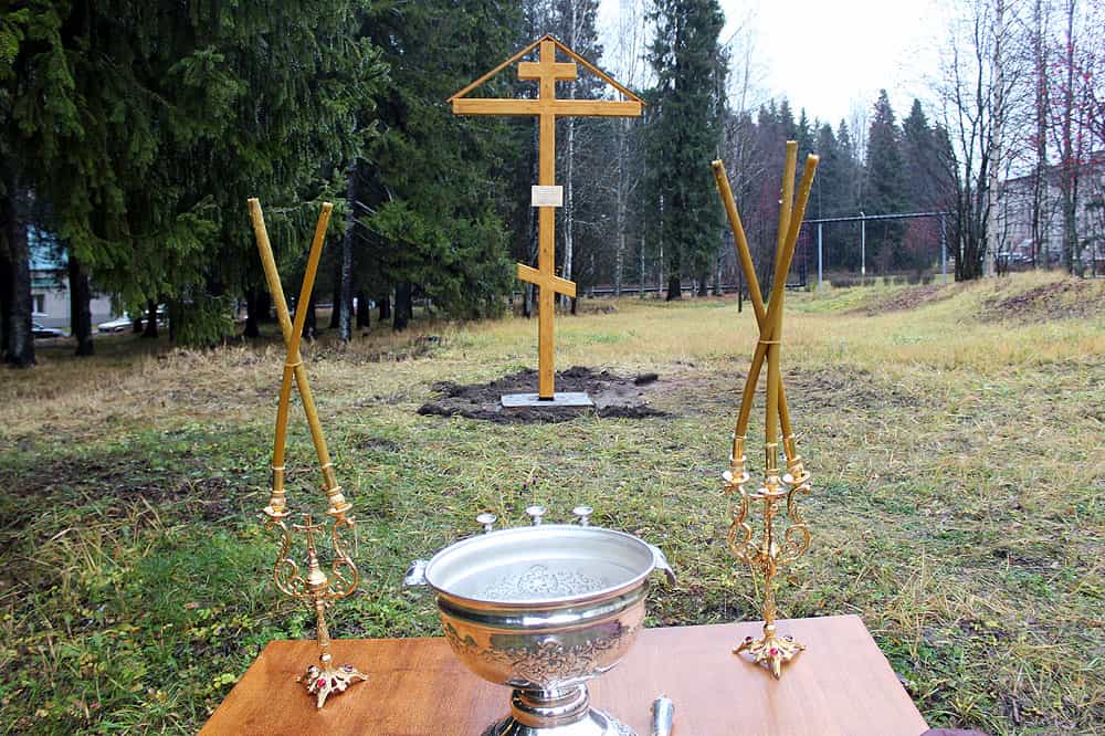 Освящение креста в месте строительства храма в честь Архистратига Михаила поселка Первомайский Юрьянского района