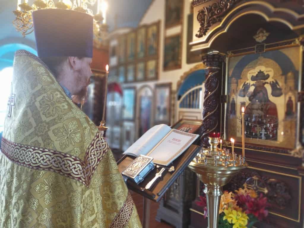 По воскресеньям в храме Рождества Пресвятой Богородицы поселка Нижнеивкино совершается пение Параклиса пред чтимым образом Божией Матери, именуемым «Достойно есть»