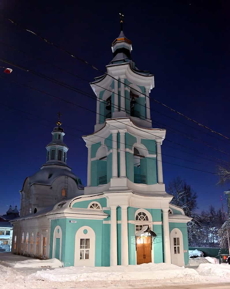 Божественная литургия в престольный праздник Царево-Константиновской Знаменской церкви города Кирова