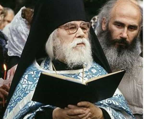 Архимандрит Иоанн (Крестьянкин): Наши проблемы начинаются с невежества