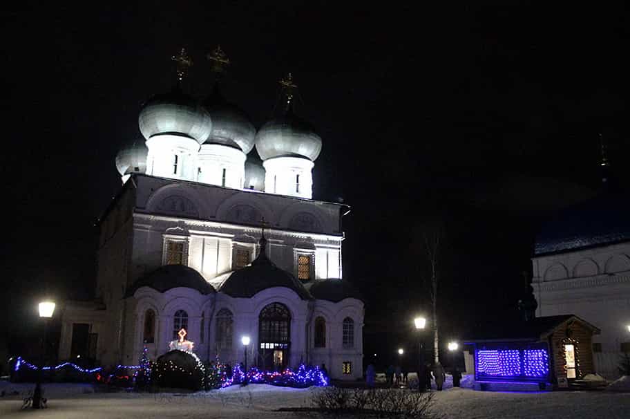 Богослужение архиерейским чином в Успенском кафедральном соборе в праздник Богоявления