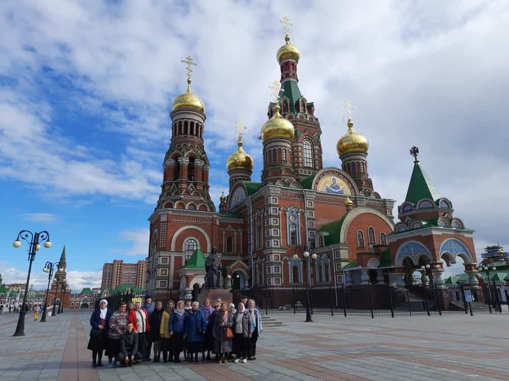 Паломники Трифонова монастыря поклонились святыням России