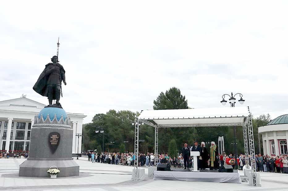 Торжественное освящение памятника святому благоверному князю Александру Невскому
