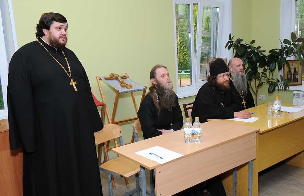 В воскресной школе Всехсвятского храма города Кирово-Чепецка прошел круглый стол «Оцифровка личности: реалии, угрозы и пути выхода»