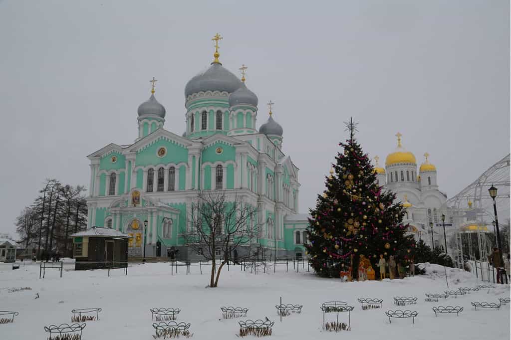 В День памяти преподобного Серафима Саровского митрополит Марк принял участие в торжественных богослужениях в Серафимо-Дивеевском монастыре