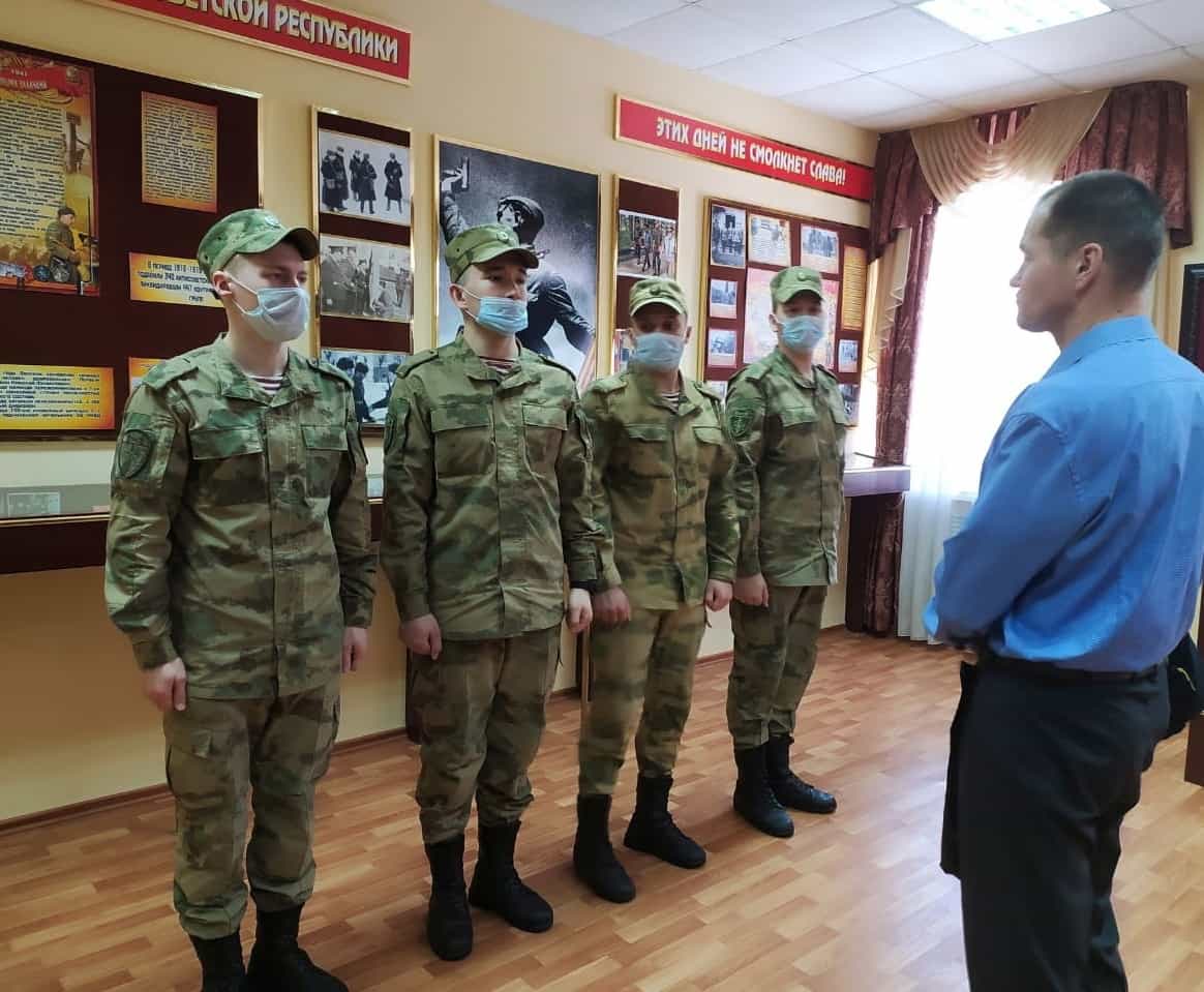 Беседа с военнослужащими в День ветерана войск правопорядка