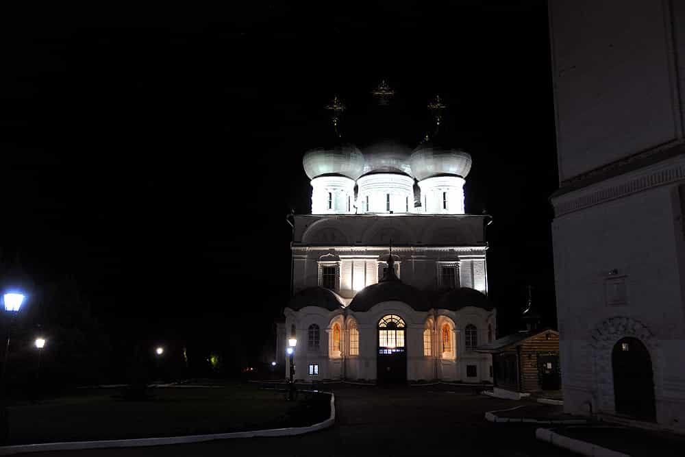Встреча Светлого Христова Воскресения в Успенском кафедральном соборе города Кирова