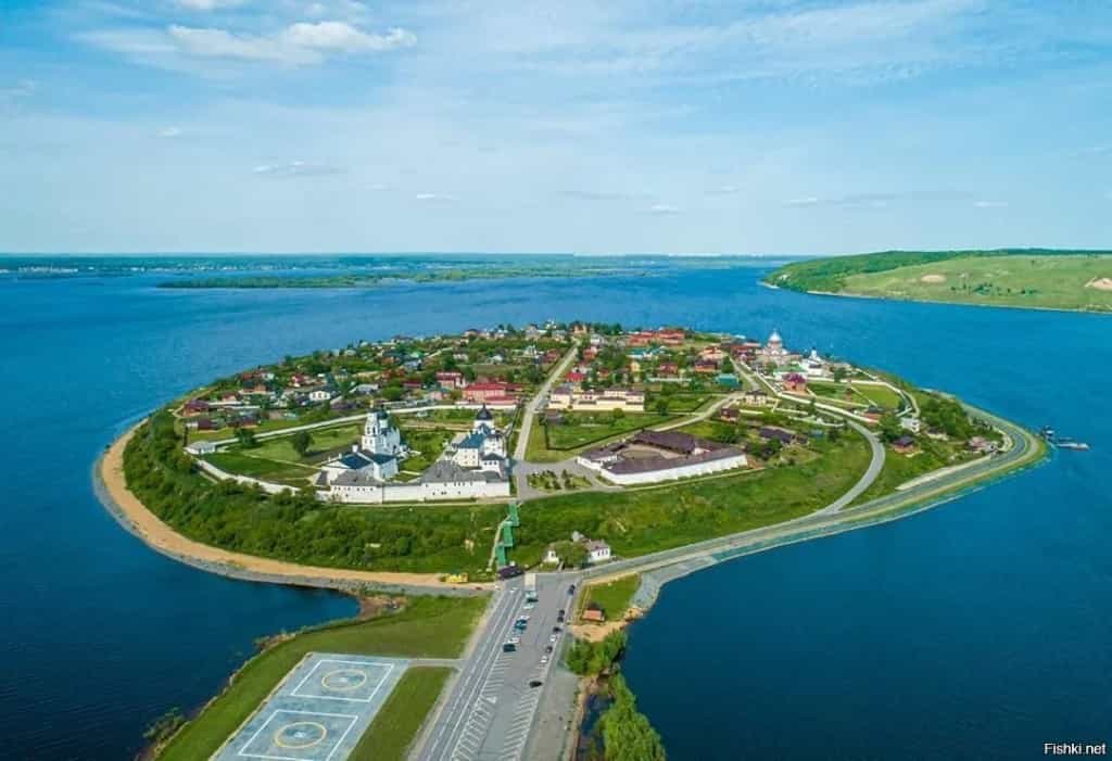 Паломническая служба Трифонова монастыря приглашает в октябре совершить поездки и экскурсии по святым местам Вятской митрополии и России