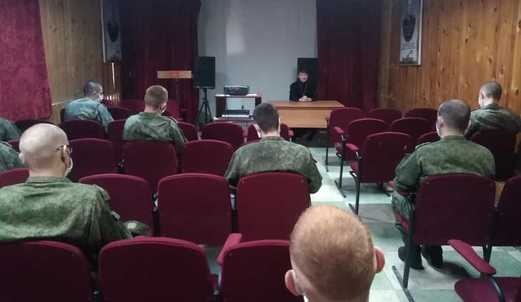 Духовное окормление военнослужащих продолжено в плановом режиме