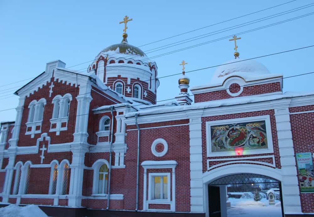 Торжественное богослужение в Рождественский Сочельник в храме Рождества Христова города Слободского