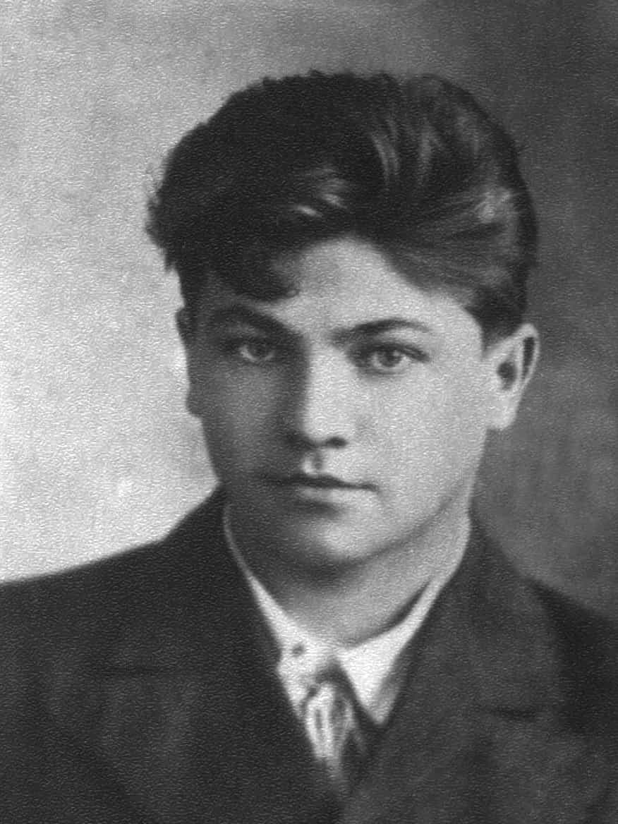 Ему не было и двадцати