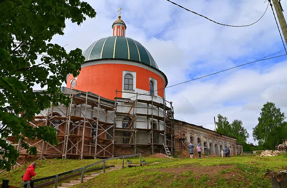 День Святой Троицы встретили жители поселка Верхошижемье