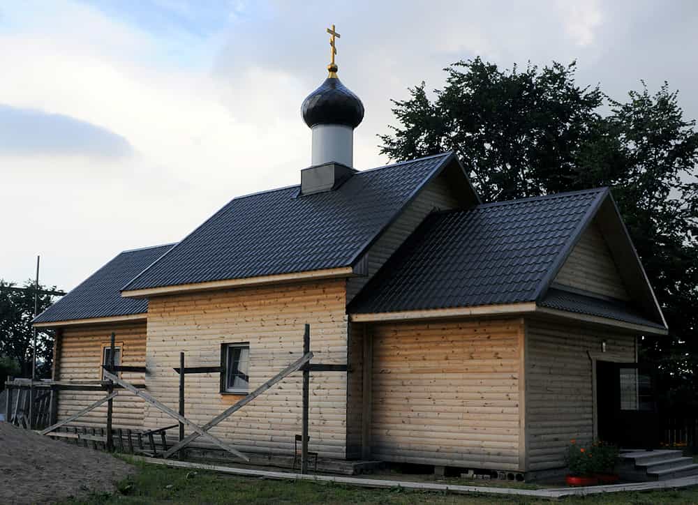 В канун празднования Казанской иконы Божией Матери митрополит Вятский и Слободской Марк возглавил Всенощное бдение в Казанско-Богородицкой церкви города Советска
