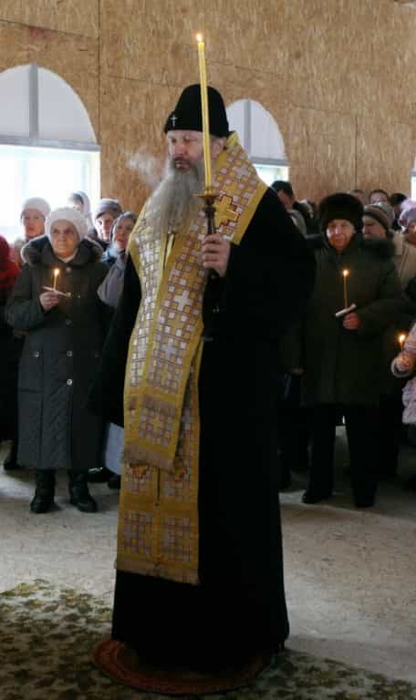 Митрополит Вятский и Слободской Марк совершил молебен Николаю Чудотворцу в строящемся храме в честь святителя