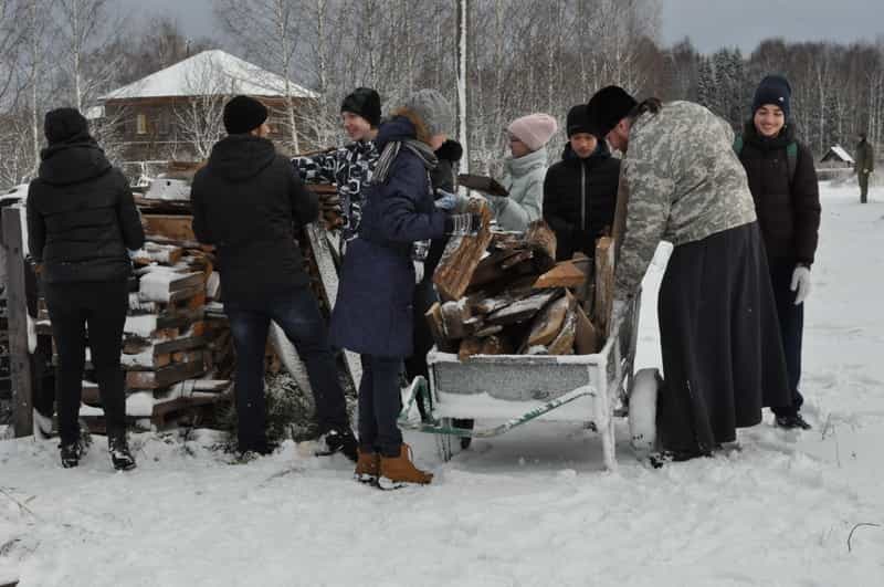 Трудническая поездка молодежи храма Великомученика и целителя Пантелеимона г. Кирова в село Медяны