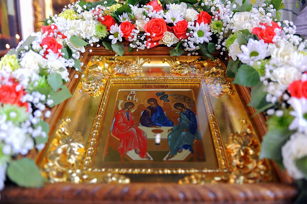 В праздник Святой Троицы митрополит Марк совершил Литургию в Успенском соборе Трифонова монастыря