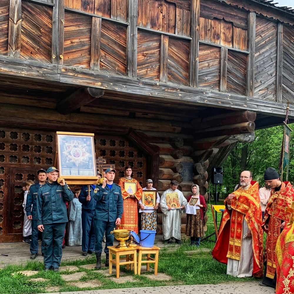 Крестный ход с иконой Божией Матери «Неопалимая Купина» в городе Слободском