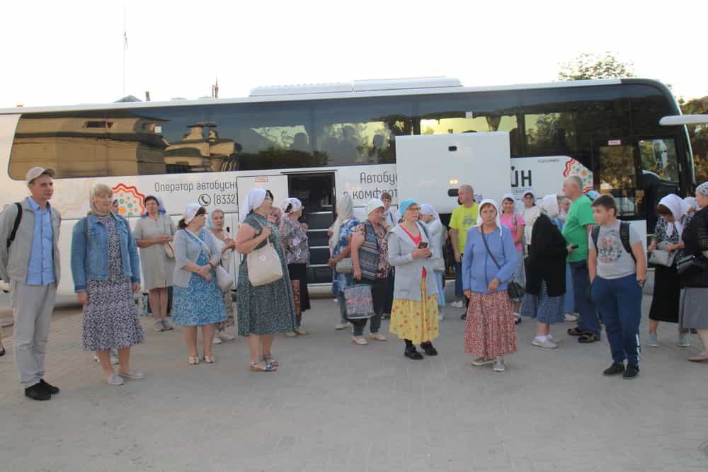 Педагоги Вятской православной гимназии поклонились муромским и дивеевским святыням