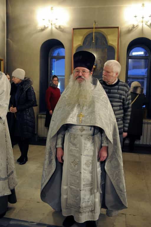 В субботу по Рождестве Христовом митрополит Вятский и Слободской Марк возглавил Божественную литургию в храме Великомученика и целителя Пантелеимона города Кирова