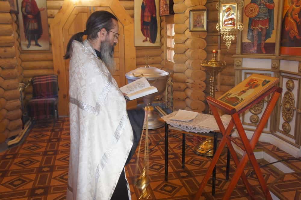 В храме Георгия Победоносца состоялась панихида по погибшим воинам внутренних войск